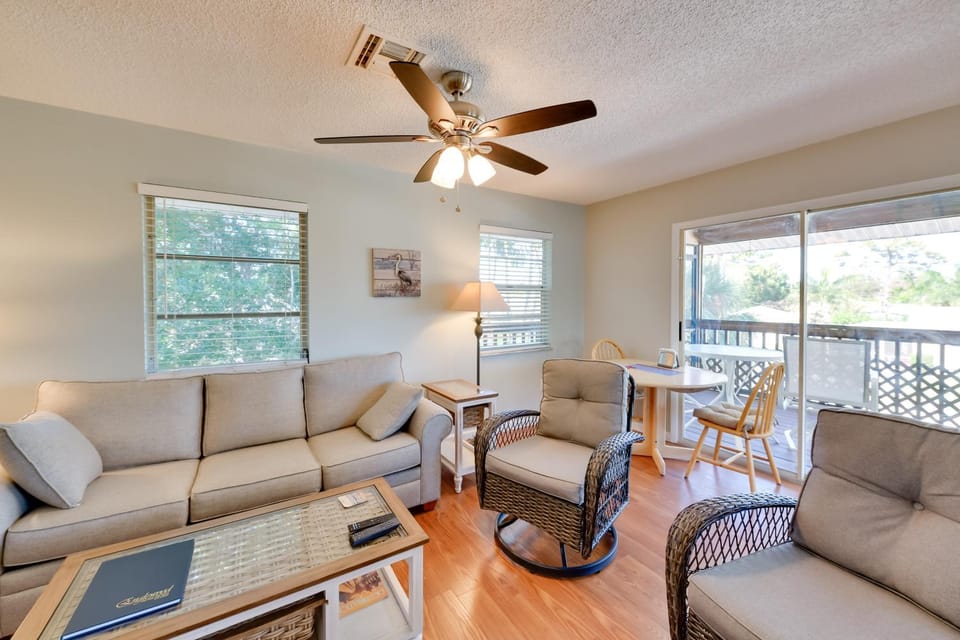 Coastal Oasis w/ Shared Pool, 2 Mi to Beach! House in Englewood