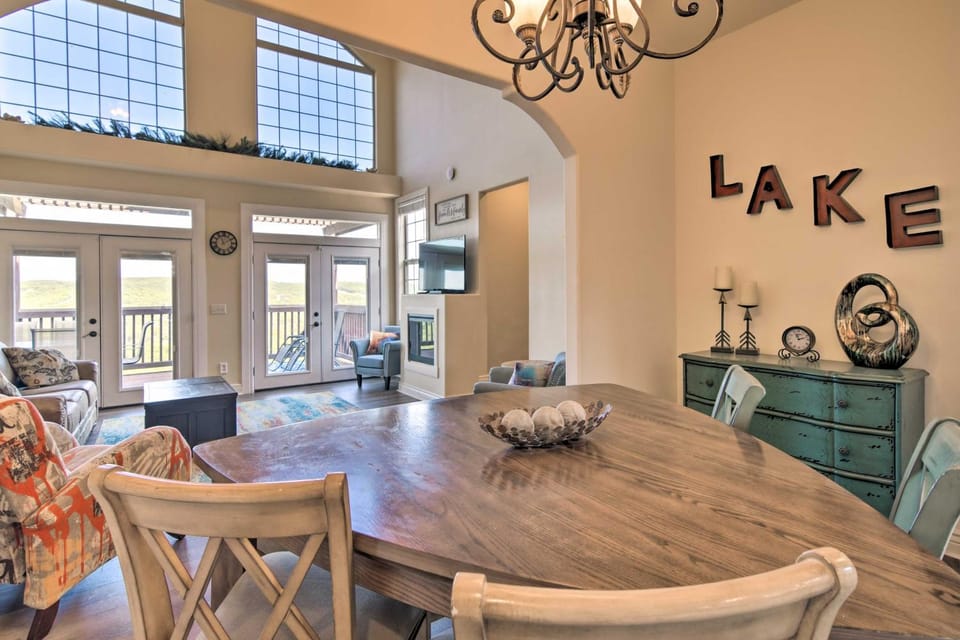 Luxe Mtn-View Condo in Branson with Hot Tub Access! Apartment in Indian Point