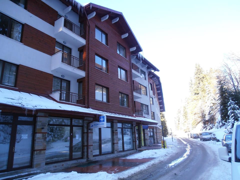 Facade/entrance