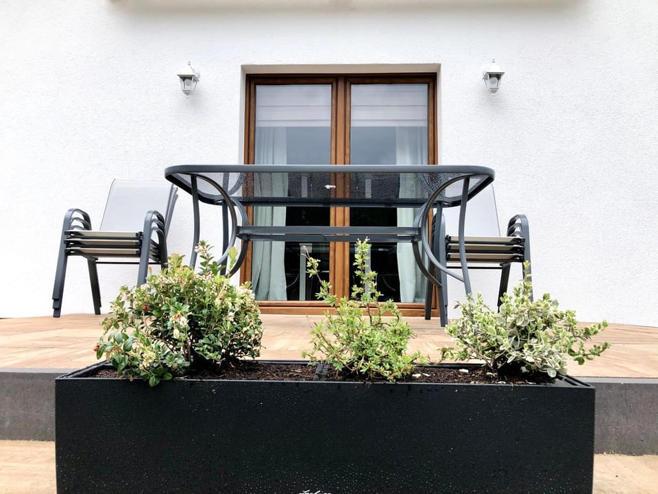 Patio, Facade/entrance, Balcony/Terrace