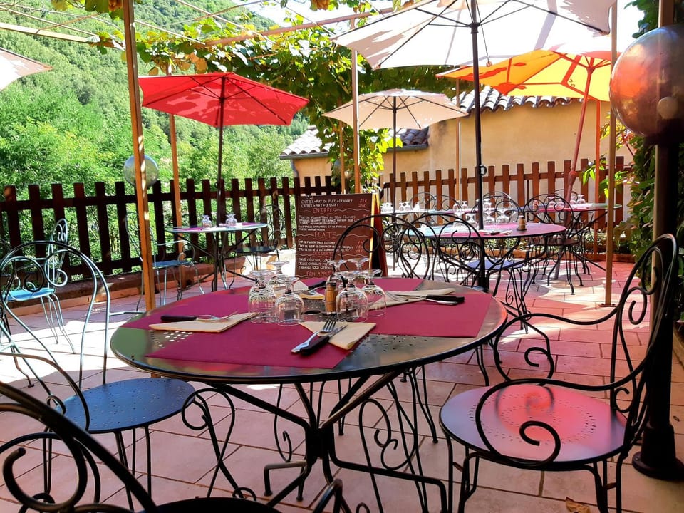 Restaurant/places to eat, Restaurant/places to eat, Balcony/Terrace, Balcony/Terrace, Mountain view, River view, Lunch, Dinner