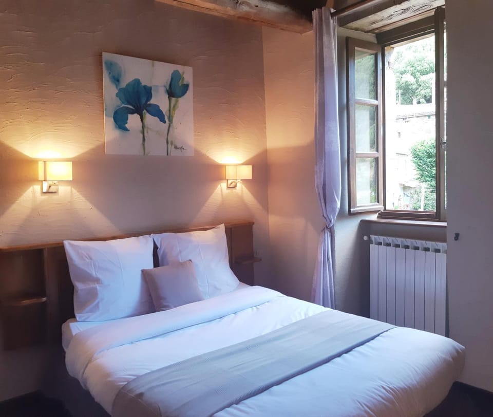 Bed, Bedroom, Mountain view, River view, internet