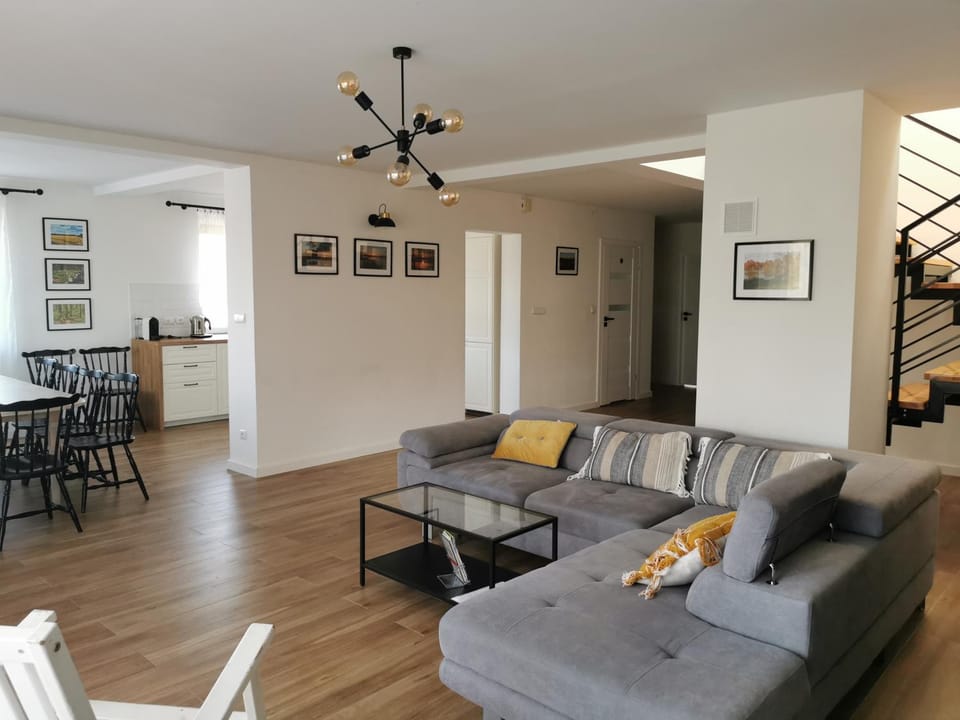 Communal lounge/ TV room, Living room, Seating area
