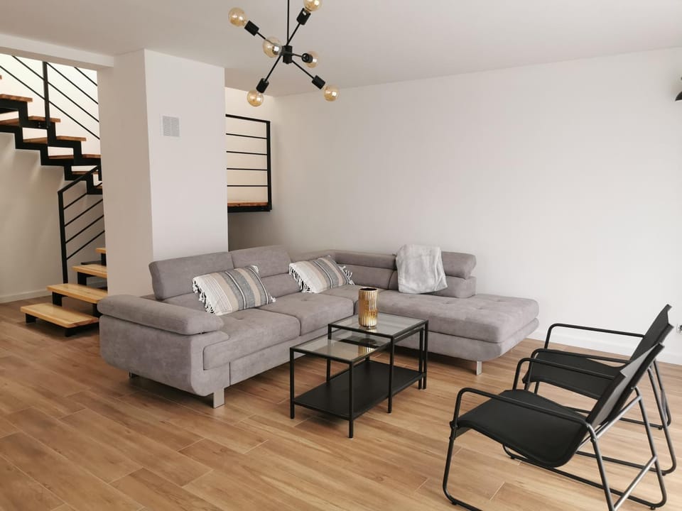 Communal lounge/ TV room, Living room, Seating area