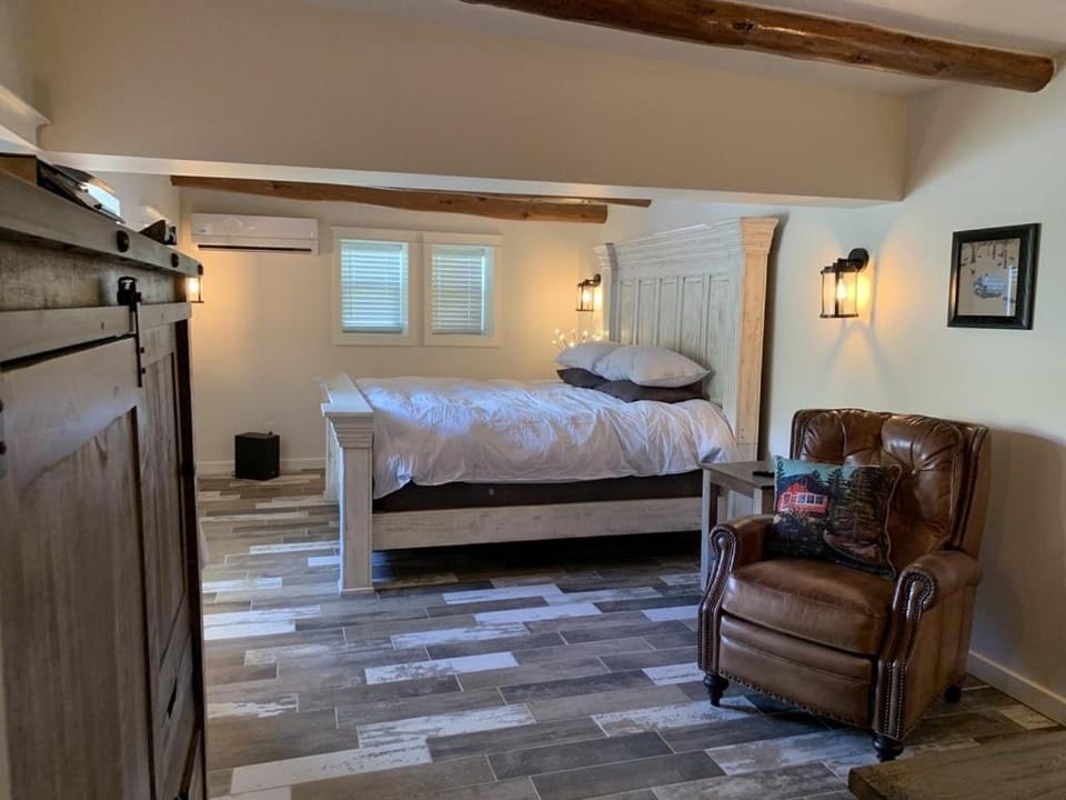 Valentine's Northern New Mexico Mountain Ranch on Colorado Border retreat House in Raton