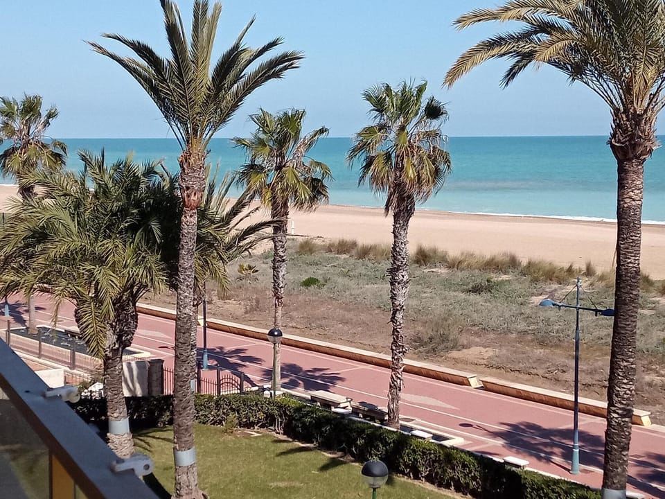 Sea view, Street view