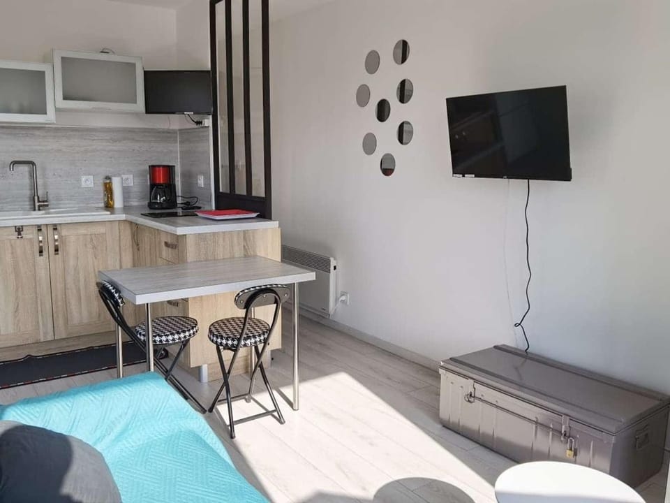 Studio moderne, proche plage et commerces, terrasse ensoleillée - FR-1-326-699 Apartment in Marseillan