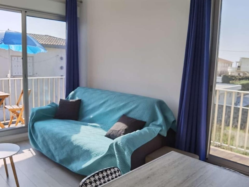 Studio moderne, proche plage et commerces, terrasse ensoleillée - FR-1-326-699 Apartment in Marseillan