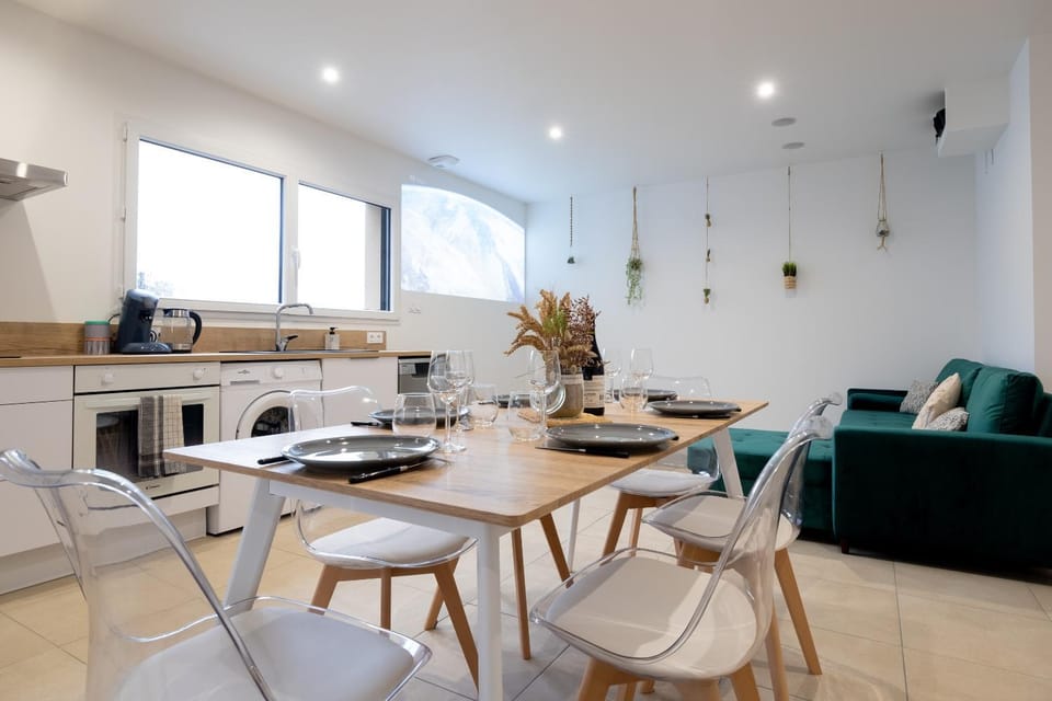 Kitchen or kitchenette, Living room, Seating area, Dining area, pet friendly