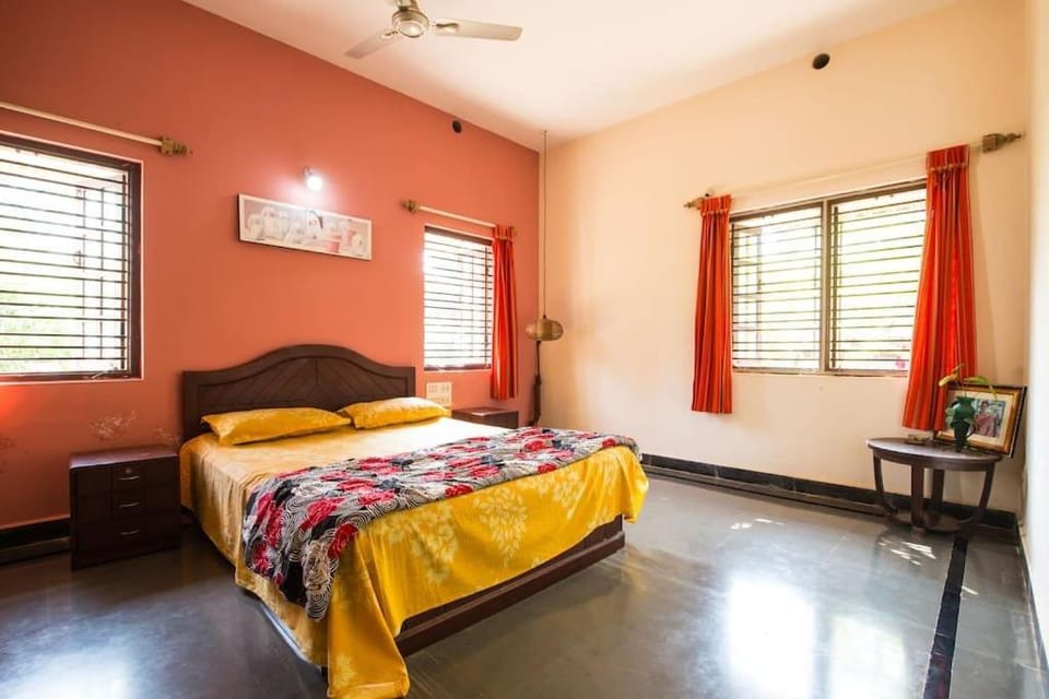Bed, Photo of the whole room, Bedroom