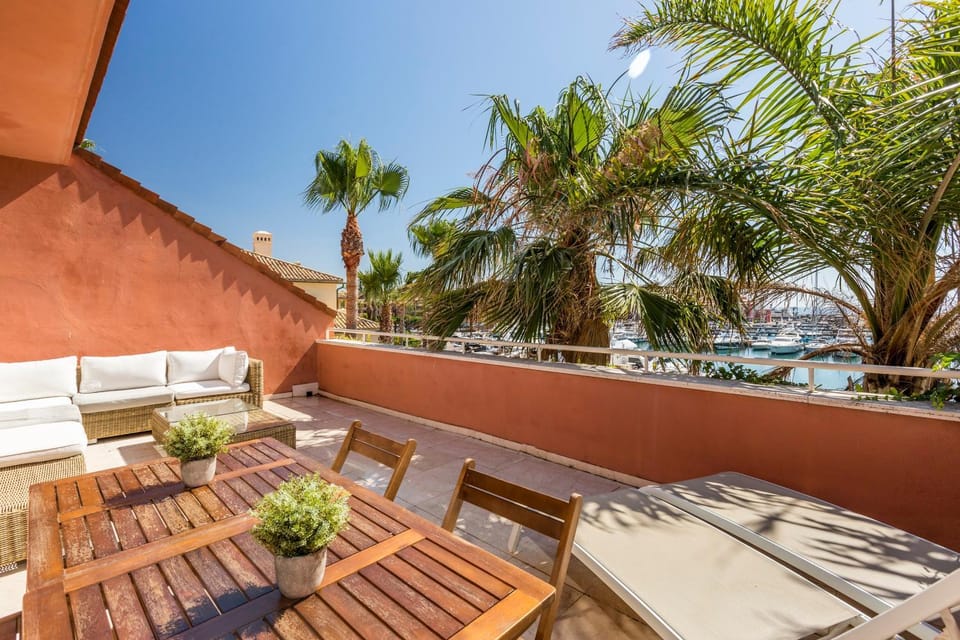 First line Penthouse in Puerto Sotogrande with Seaviews Apartment in Andalusia