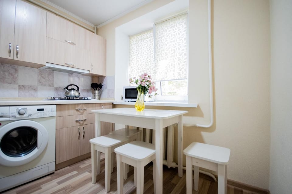 Kitchen or kitchenette, Dining area, Communal kitchen
