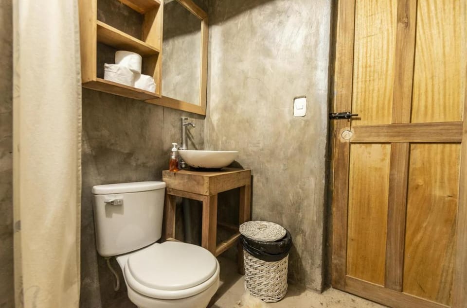 Wolf Totem Lux Backpacker Industrial Studio Bed and Breakfast in Pisac