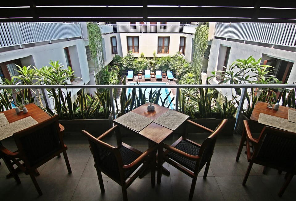 Restaurant/places to eat, View (from property/room)