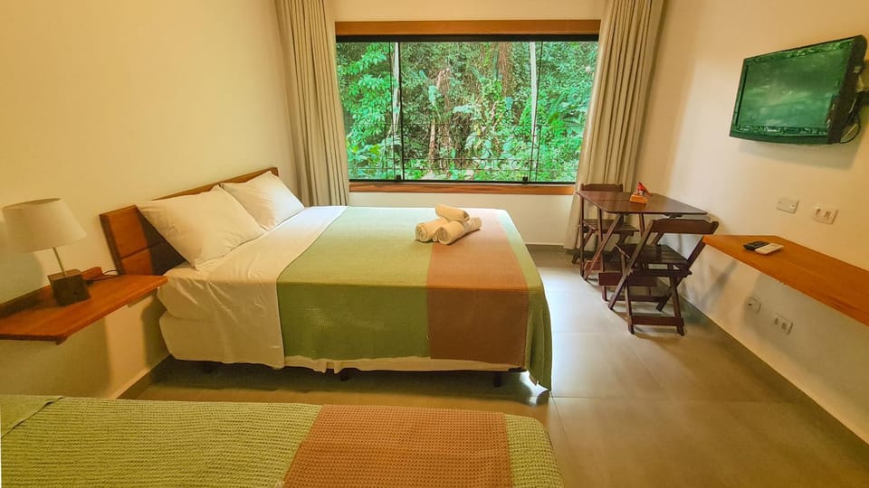 Bed, TV and multimedia, Living room, Photo of the whole room, Seating area, Bedroom