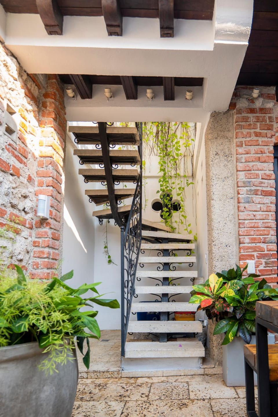 Patio, Day, Inner courtyard view
