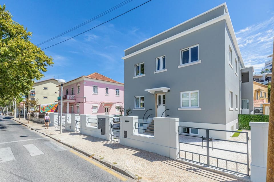 Property building, Neighbourhood