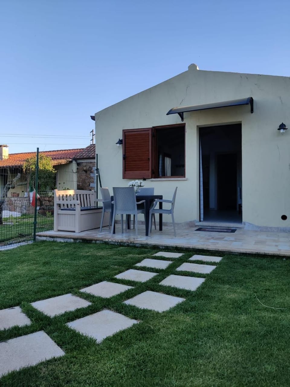 Property building, Patio, Facade/entrance