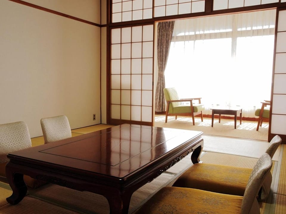 Photo of the whole room, Seating area, furniture