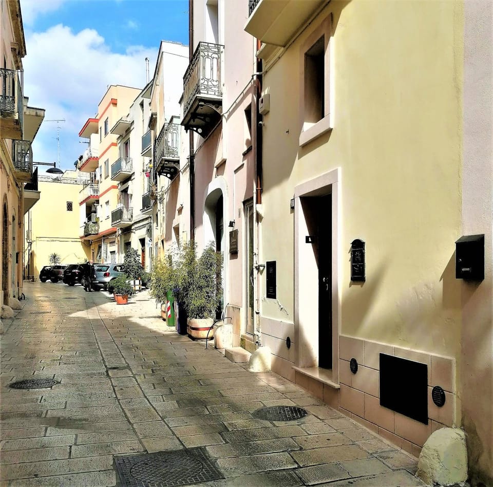 Regina Viarum Apartment, Historic City Centre House in Brindisi