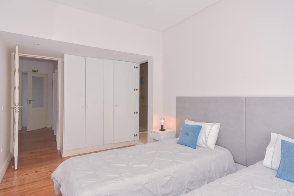 Bed, Bathroom, Photo of the whole room, Bedroom