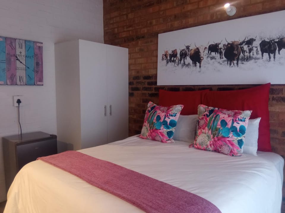 Royal Stina Hotel-style with Swimming pool Bed and Breakfast in Johannesburg