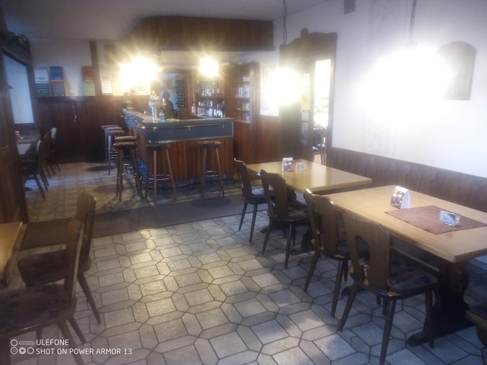 Restaurant/places to eat, Restaurant/places to eat