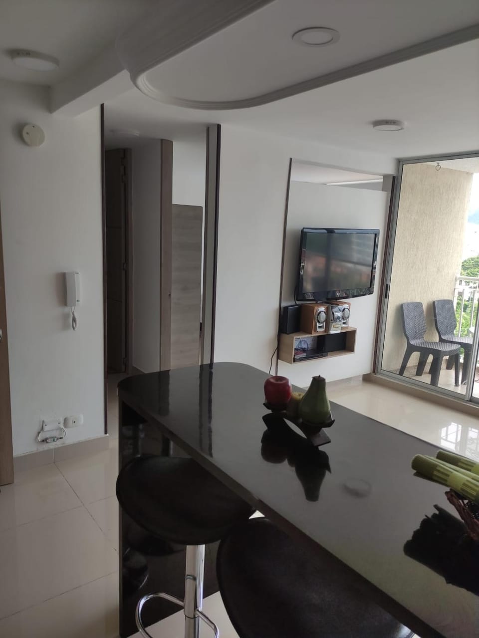 Communal lounge/ TV room, TV and multimedia, Living room, Seating area, Dining area