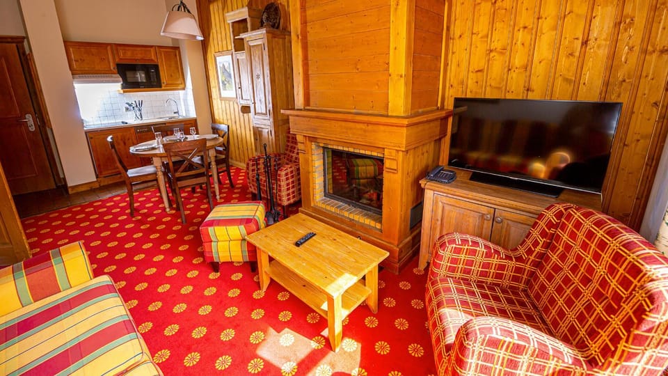 Kitchen or kitchenette, Living room, Dining area