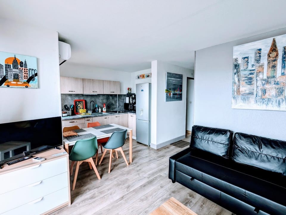 T2 climatisé vue sur mer, WIFI, piscine et parking Apartment in Occitanie