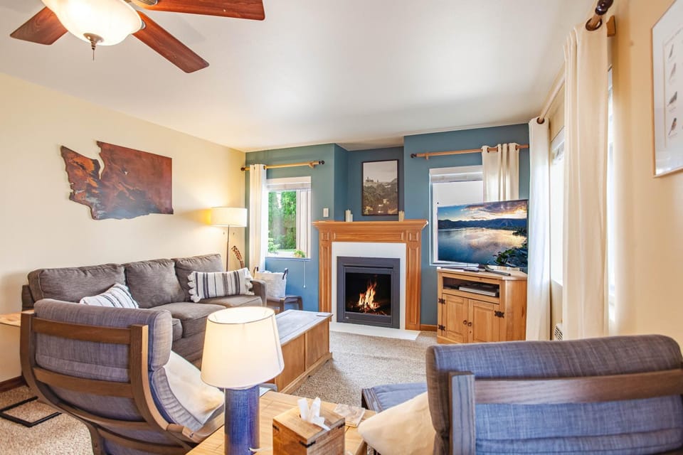 Living room, Seating area, fireplace