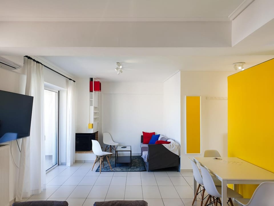 TV and multimedia, Living room, Seating area, Dining area, fireplace