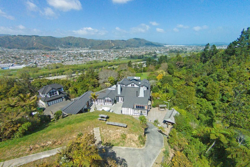 Woodroyd Estate holiday sanctuary Villa in Lower Hutt