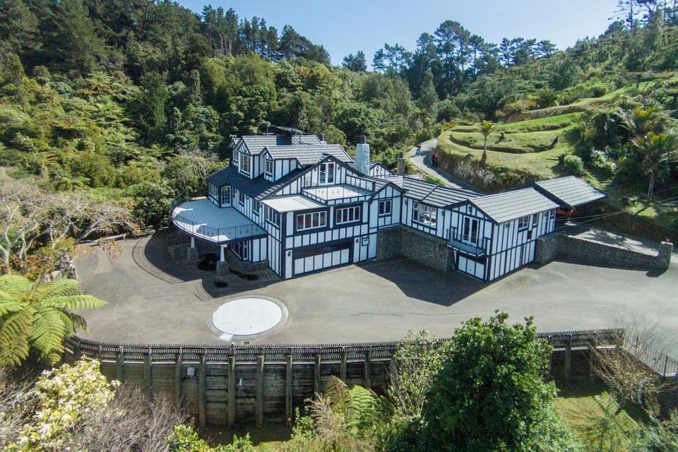Woodroyd Estate holiday sanctuary Villa in Lower Hutt