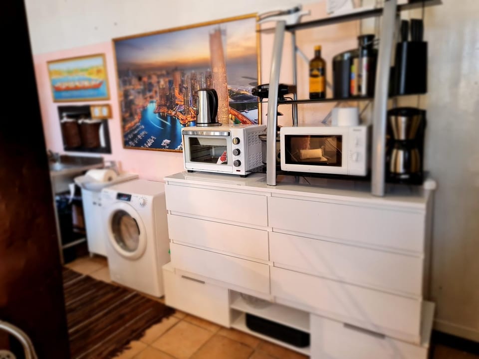 Coffee/tea facilities, Kitchen or kitchenette, minibar, washing machine