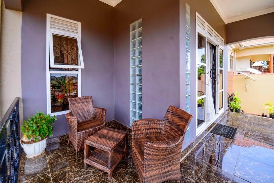 PNG Guest house Kitende Apartment in Uganda