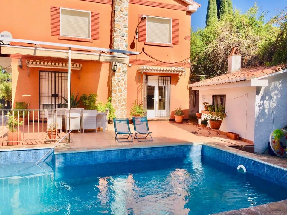 VIlla Huetor con piscina privada House in Andalusia