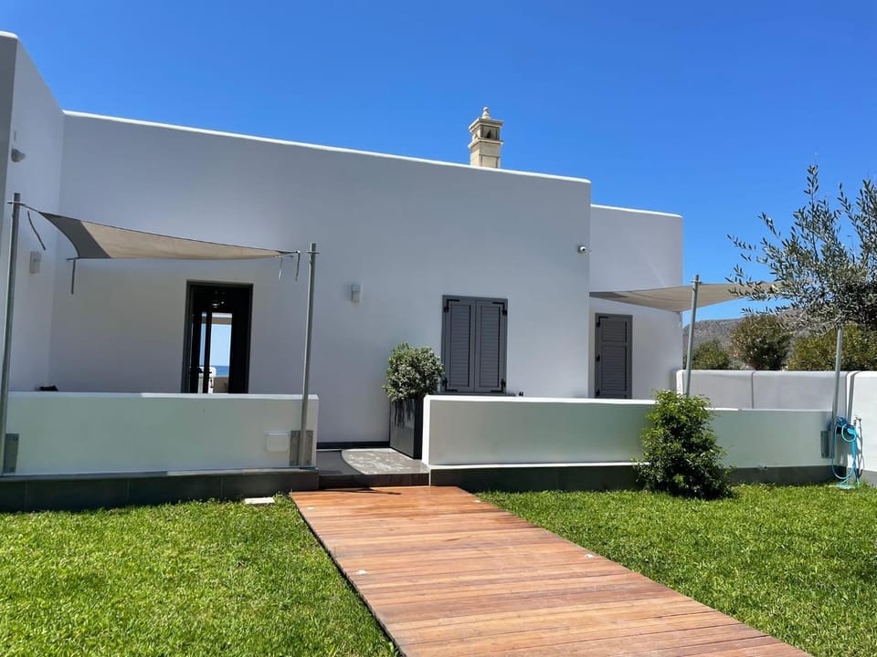 Property building, Facade/entrance, Garden