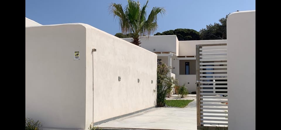 Property building, Facade/entrance, Beach