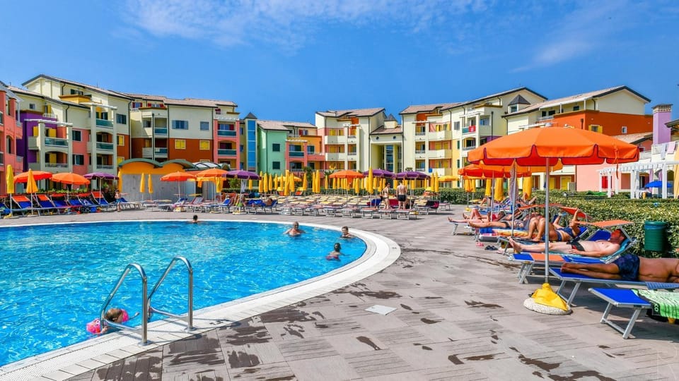 Property building, Swimming pool