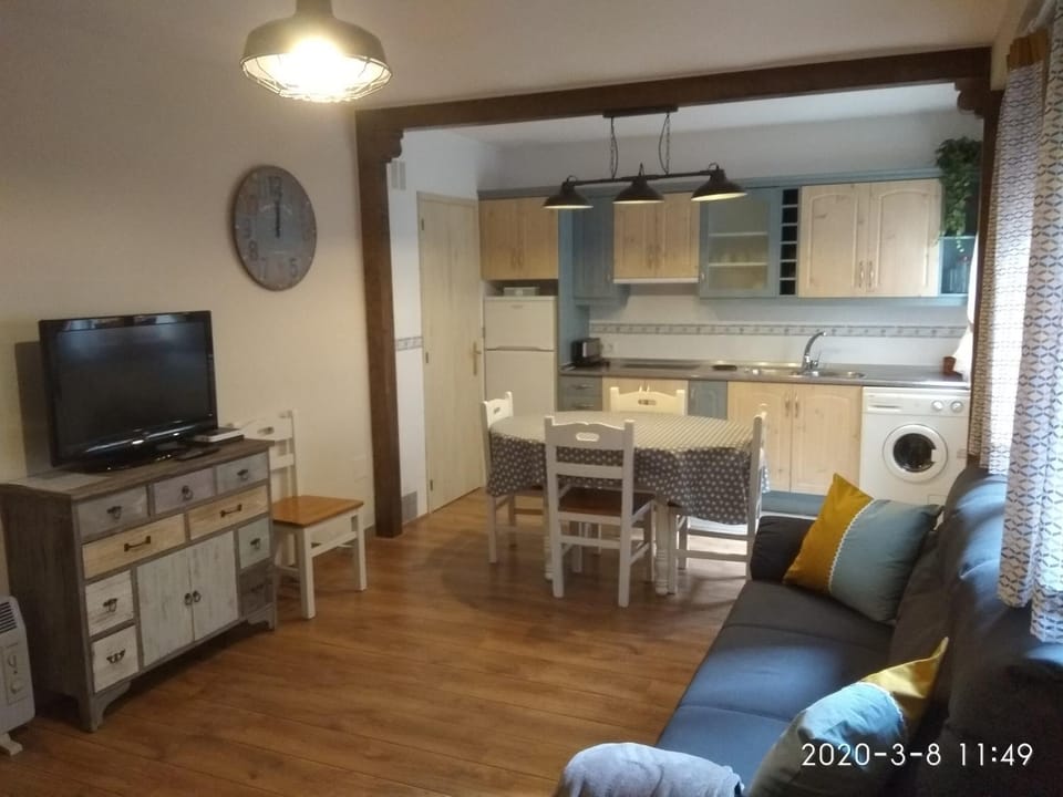 Communal lounge/ TV room, TV and multimedia, Kitchen or kitchenette, Dining area