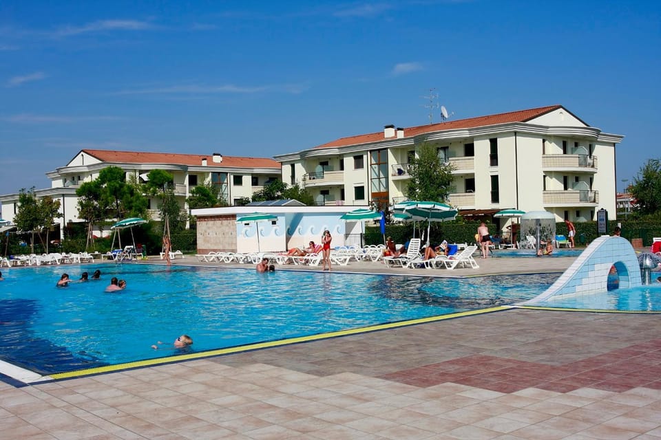 Property building, Swimming pool