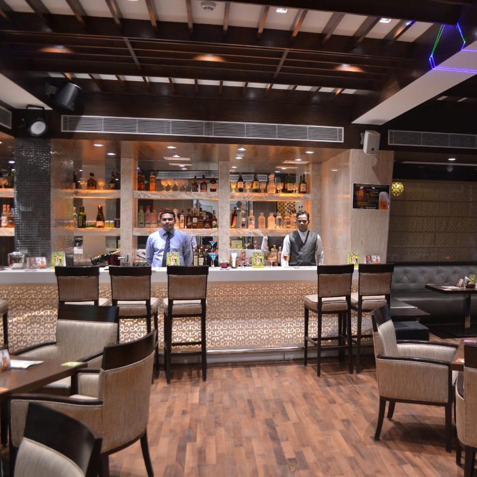 Staff, Lounge or bar