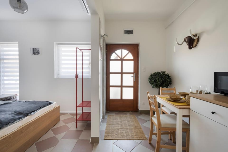 Kitchen or kitchenette, Dining area, Bedroom