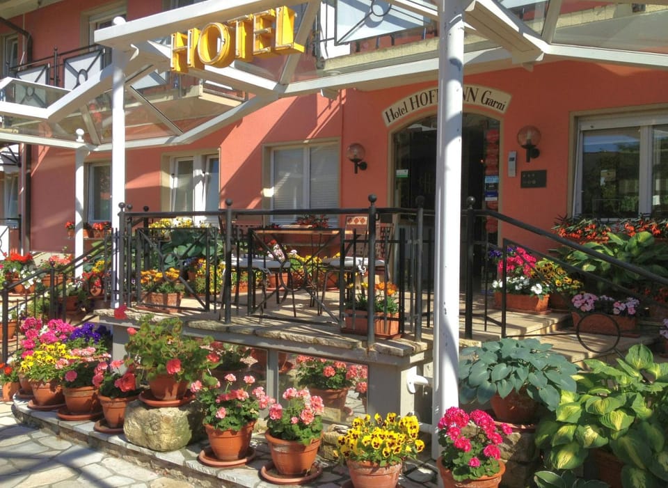 Facade/entrance, Spring