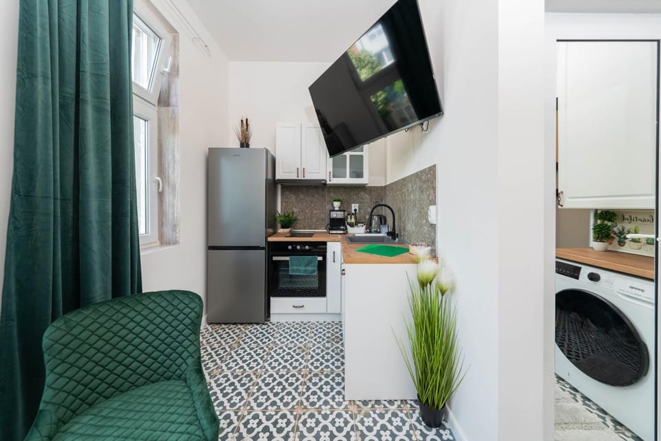 Communal lounge/ TV room, Kitchen or kitchenette, Living room, Seating area, Evening entertainment, dishwasher, stove, washing machine, dryer