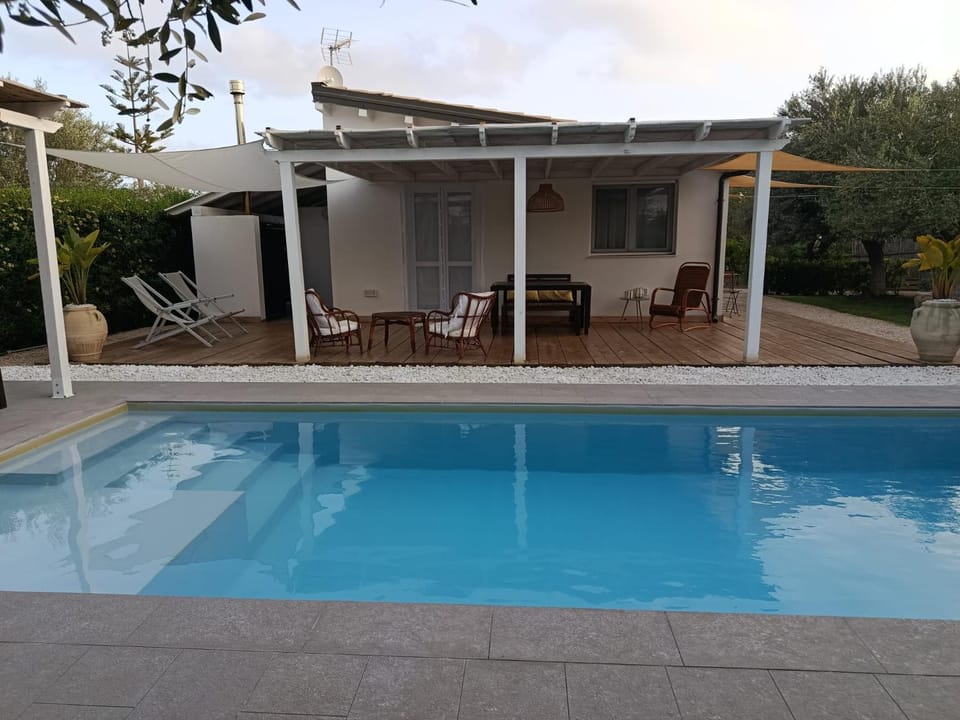 VILLA FEDERICA CON PISCINA/WITH POOL House in Santa Maria del Focallo