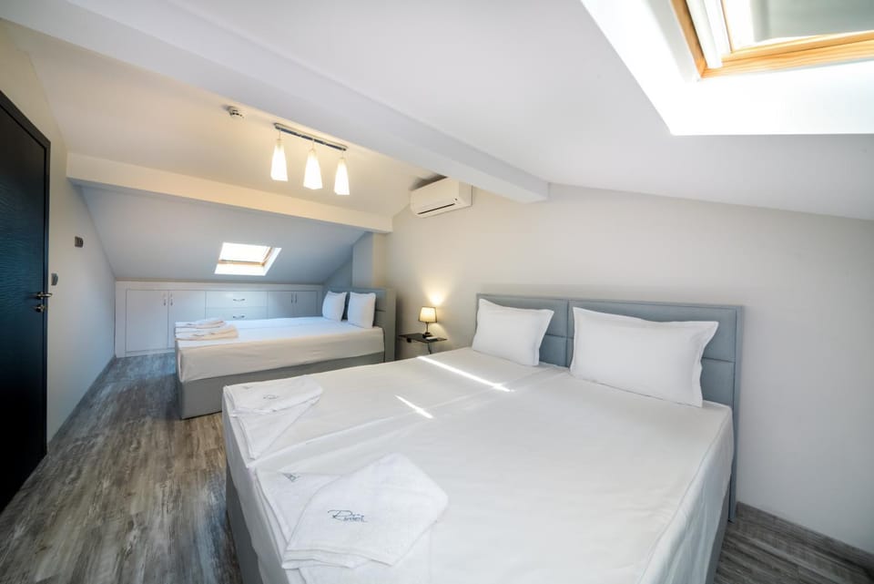 Bed, Photo of the whole room, Bedroom, towels, air conditioner