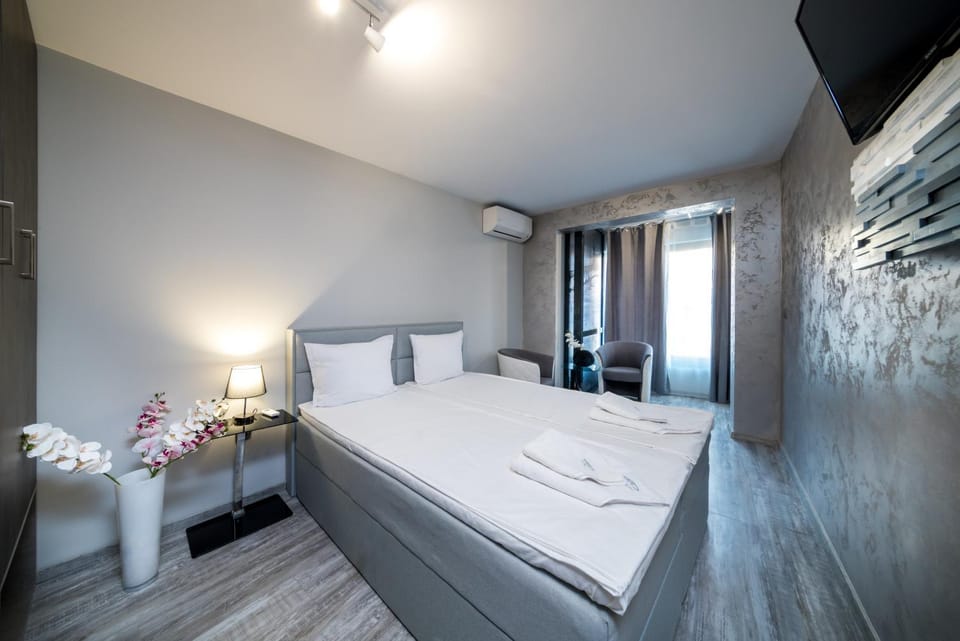 Bed, Photo of the whole room, Bedroom, towels, wardrobe