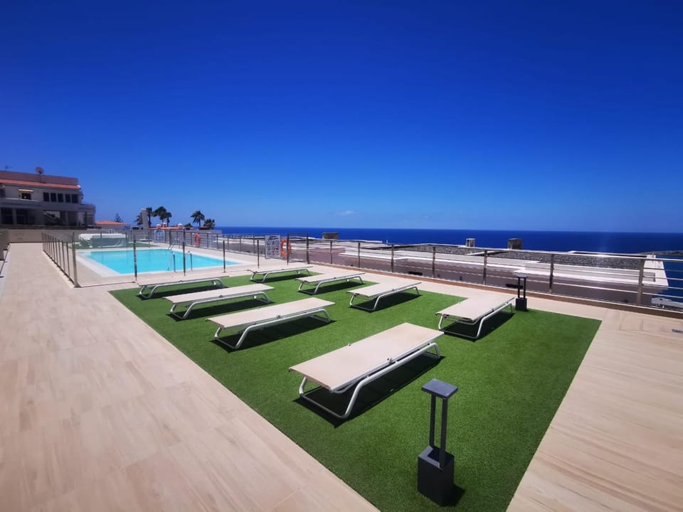 Solarium, Swimming pool